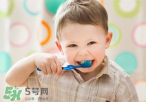 寶寶長牙會拉肚子嗎？寶寶長牙會發燒嗎？