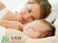 寶寶睡覺突然大哭是什么原因？寶寶睡覺大哭正常嗎？