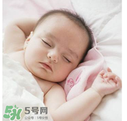 寶寶睡覺突然大哭是什么原因？寶寶睡覺大哭正常嗎？