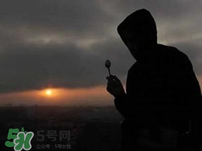 抑郁癥會導致生活不能自理嗎？抑郁癥會引起什么病