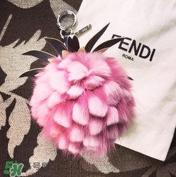 fendi小菠蘿毛球掛件多少錢？芬迪菠蘿毛球價(jià)格