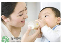 奶粉和蛋白粉有什么區別 奶粉和蛋白粉的不同  