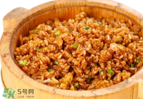 醬油炒飯怎么做？醬油炒飯生抽還是老抽