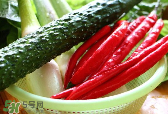 辣椒和黃瓜能一起吃嗎？黃瓜和辣椒一起吃好嗎？