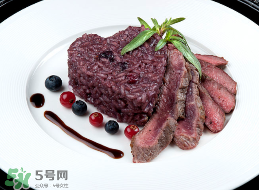 藍莓和牛肉能一起吃嗎？藍莓和牛肉會過敏嗎？