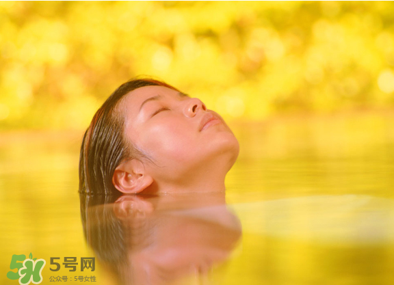 夏天可以泡溫泉嗎？冬天泡溫泉好還是夏天泡溫泉好？