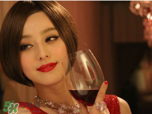 藍(lán)莓酒和葡萄酒哪個(gè)好？藍(lán)莓酒好還是葡萄酒好？