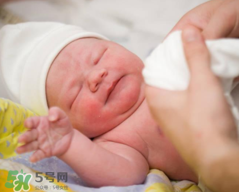 母乳喂養胸會變大嗎？母乳喂養后胸部的變化