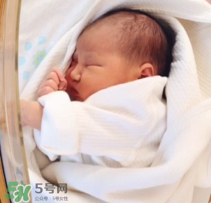 新生兒能用母乳洗臉嗎？新生兒能用母乳擦臉嗎？