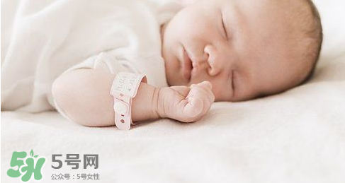 新生兒能用母乳洗臉嗎？新生兒能用母乳擦臉嗎？