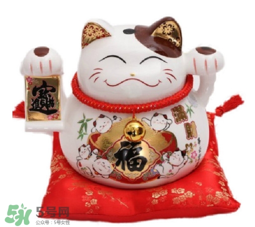 招財貓有什么講究？招財貓左手招什么右手招什么？