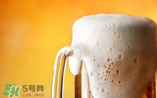 啤酒打開了隔夜還能喝嗎？喝隔夜的啤酒有什么危害？