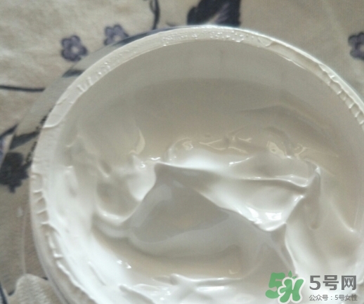 凱芙蘭素顏霜怎么用？凱芙蘭w9素顏霜使用方法