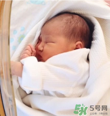 新生兒吃母乳會(huì)撐到嗎？新生兒吃母乳會(huì)吃撐嗎？