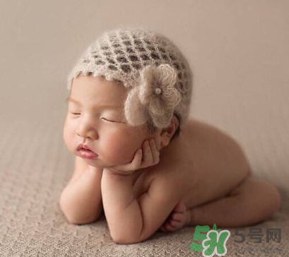 新生兒吃母乳會(huì)撐到嗎？新生兒吃母乳會(huì)吃撐嗎？