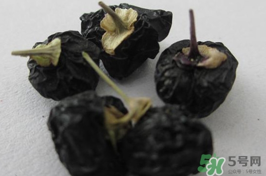 黑枸杞可以和菊花一起喝嗎？菊花和黑枸杞一起喝好嗎