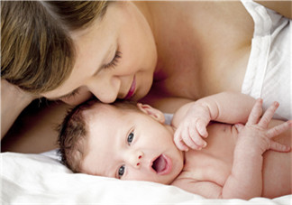 新生兒吃母乳拉稀是怎么回事？新生兒吃母乳拉稀怎么辦？