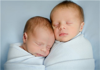 新生兒吃母乳需要喝水嗎？新生兒需不需要要喝水？