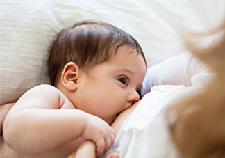 新生兒吃母乳一次吃多久？新生兒吃母乳一次十分鐘正常嗎？