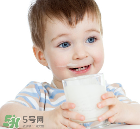 兒童能喝老年人奶粉嗎？老年人奶粉小孩能不能喝？