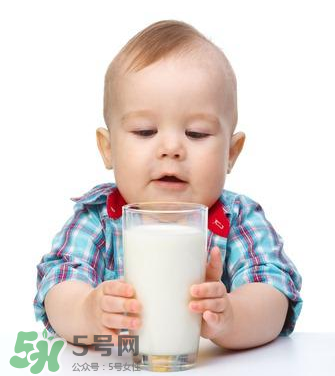 兒童能喝老年人奶粉嗎？老年人奶粉小孩能不能喝？