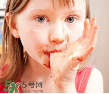 寶寶愛(ài)吃甜食智力會(huì)下降嗎？?jī)和瘣?ài)吃糖會(huì)影響智力嗎？