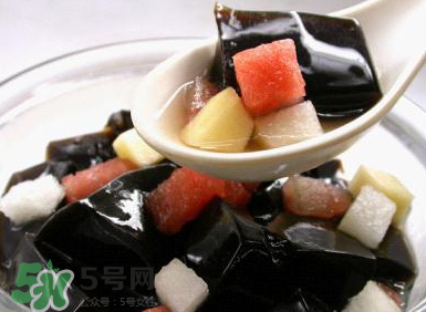 龜苓膏是烏龜做的嗎？龜苓膏是什么做的？