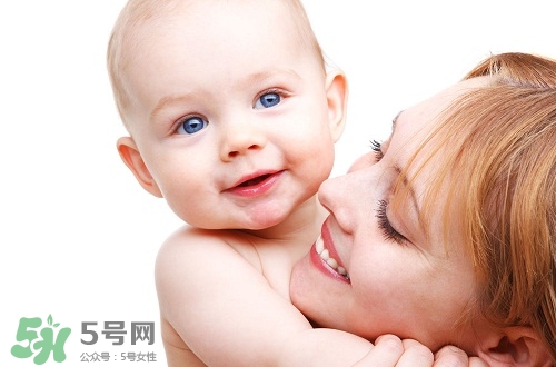 三伏天坐月子可以洗澡嗎？三伏天坐月子可以穿短袖嗎？