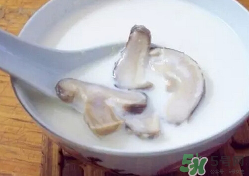 牛奶燉香菇可以治鼻炎嗎？牛奶燉香菇吃了有什么作用？