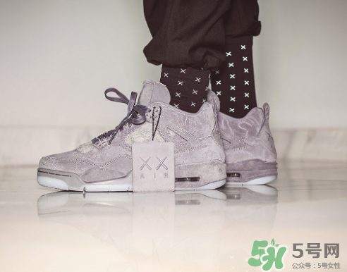 kaws與air jordan 4黑色版本親友限定款什么時候發(fā)售？