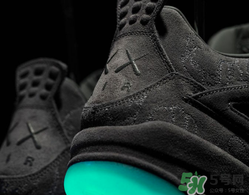 kaws與air jordan 4黑色版本親友限定款什么時候發(fā)售？