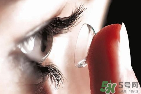 隱形眼鏡一天能戴多久？隱形眼鏡多久更換一次？