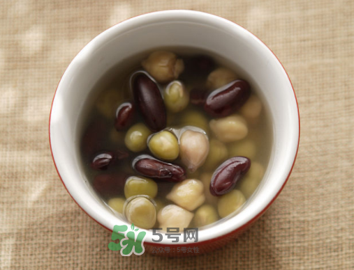 三伏天可以喝綠豆湯嗎？三伏天是喝綠豆湯還是喝生姜水？