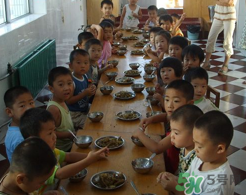 寶寶不去幼兒園可以嗎？寶寶可以不上幼兒園嗎？