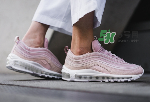 nike air max 97粉色蛇皮怎么樣_上腳效果好看嗎？