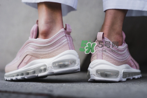 nike air max 97粉色蛇皮怎么樣_上腳效果好看嗎？