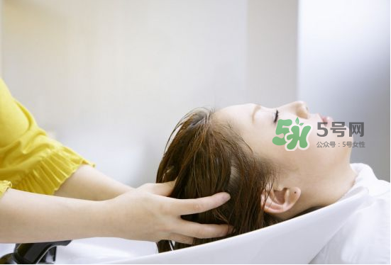 三伏天坐月子能洗頭嗎？三伏天坐月子多久可以洗頭？