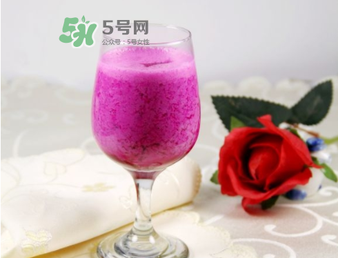 紅心火龍果能和酸奶一起吃嗎？紅心火龍果和酸奶榨汁好嗎？