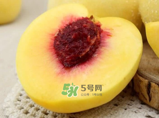 黃桃果肉是什么顏色？黃桃果肉為什么是紅的？