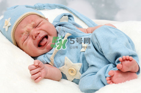 夏季寶寶脫水有什么癥狀 夏季寶寶脫水的表現