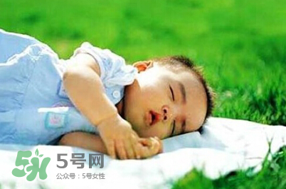 寶寶曬太陽對眼睛好嗎？寶寶曬太陽對眼睛的有影響嗎？