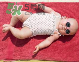 寶寶曬太陽對眼睛好嗎？寶寶曬太陽對眼睛的有影響嗎？