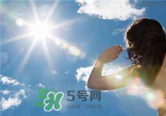 眼袋手術(shù)有沒(méi)有風(fēng)險(xiǎn)?眼袋手術(shù)的風(fēng)險(xiǎn)是什么?