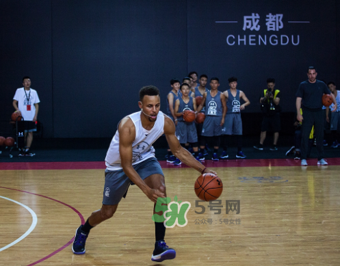 2017庫里亞洲行成都站上腳穿的球鞋是什么型號？