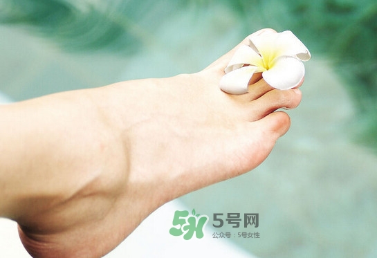 花椒水泡腳能治白發嗎？花椒水泡腳的禁忌