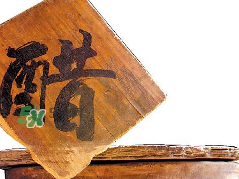 醋泡腳用白醋還是陳醋？泡腳用什么醋最好？