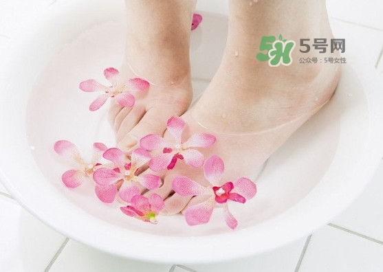 花椒水泡腳能治白發嗎？花椒水泡腳的禁忌