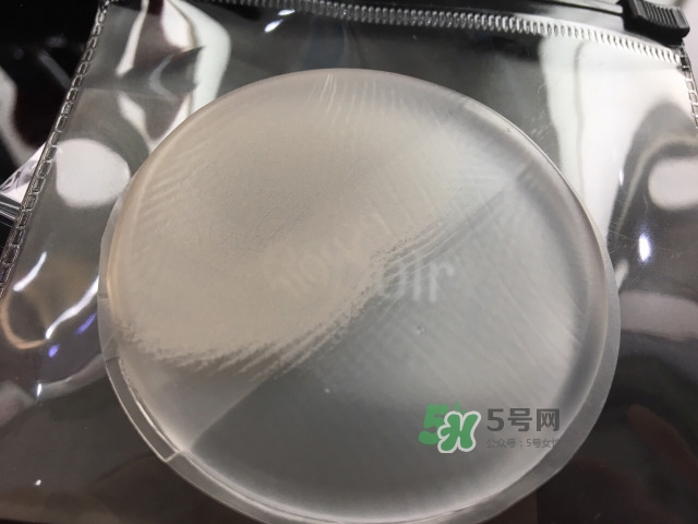 硅膠粉撲可以用散粉嗎？硅膠粉撲可以用干粉嗎？