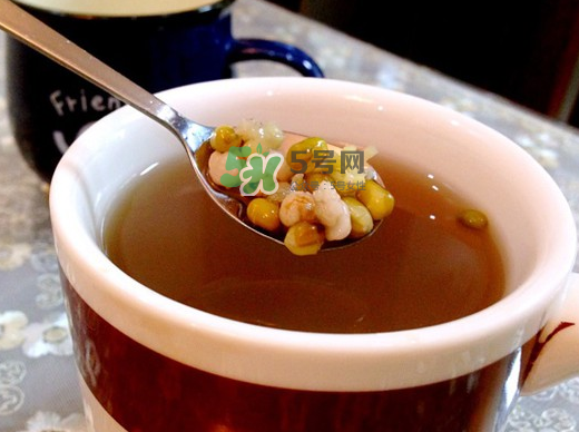 綠豆湯和牛奶能一起吃嗎？喝綠豆湯同時可以喝牛奶嗎？