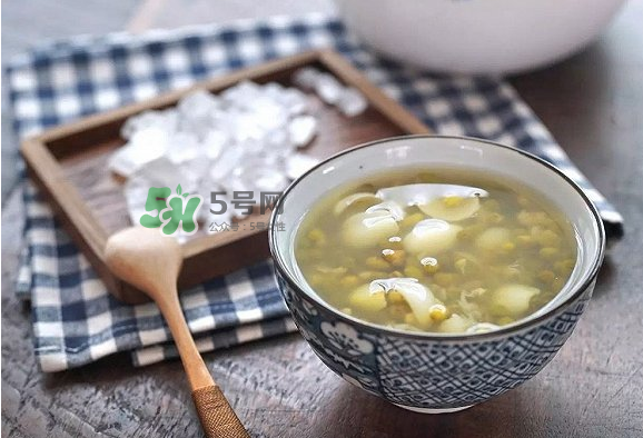 綠豆湯和西瓜可以同時吃嗎？綠豆湯可以和西瓜一起吃嗎？